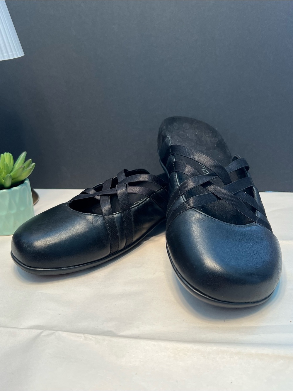 Vionic Black Leather Crisscross Slip-On Mule